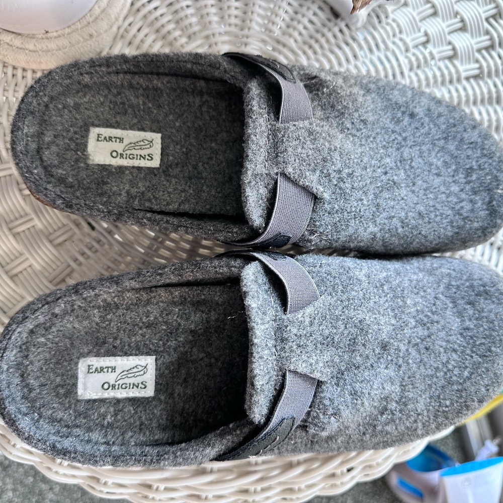 Earth Origins Wimen’s Grey Felt Slip-On Clogs